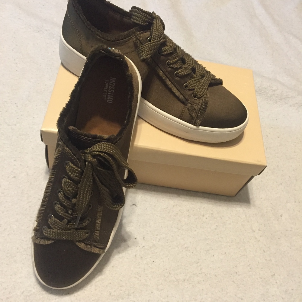 MOSSIMO SUPPLY CO. sneakers